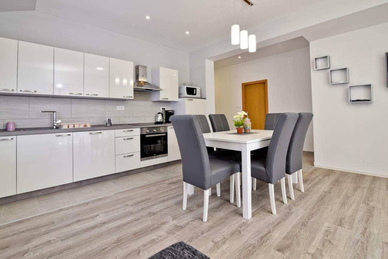 Apartments Mica Vrsi Zewnętrze zdjęcie